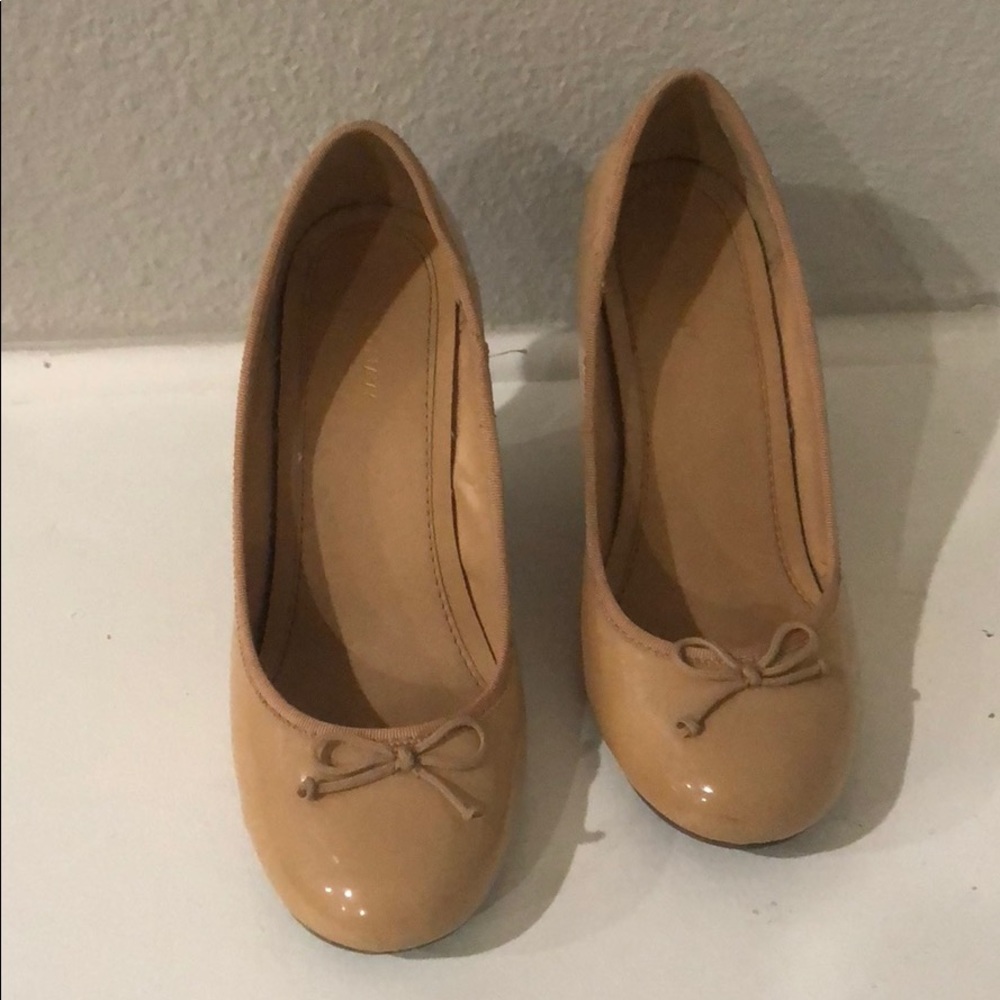 Old Navy Tan Wedges Size 8